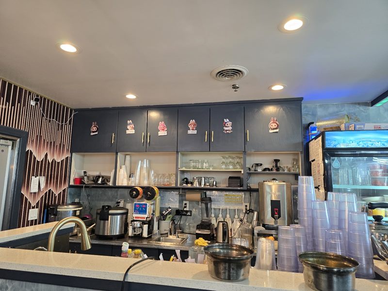 J’s Mini Hot Pot interior