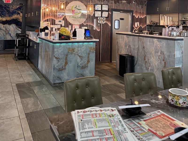 J’s Mini Hot Pot interior